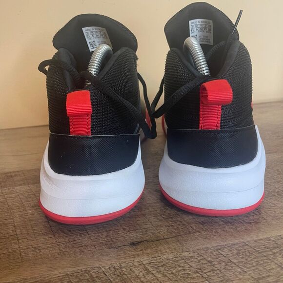 Big Kid's adidas size 6.5 Own The Game Wide 'Active Red shoes - Picture 4 of 7